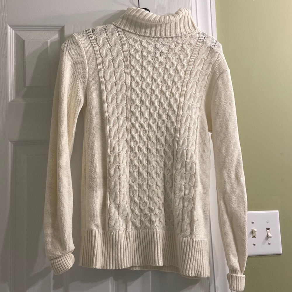 White Knit Gap Sweater size small.